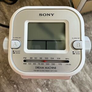 Sony FM/AM Clock DREAM MACHINE Radio